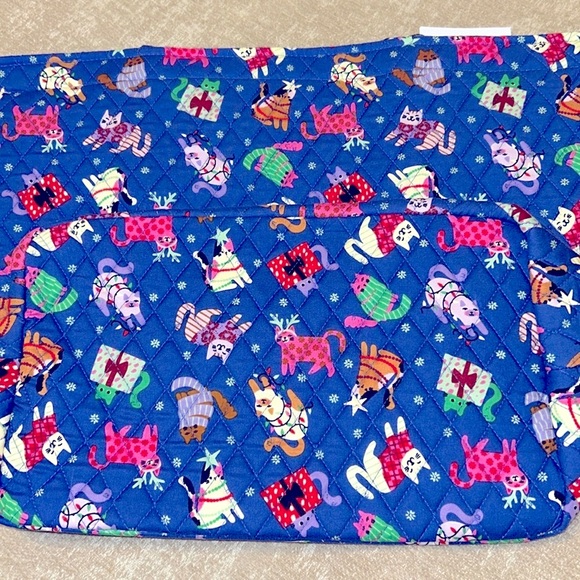 Vera Bradley Essential Grand Tote.    New With Tags - Picture 2 of 4